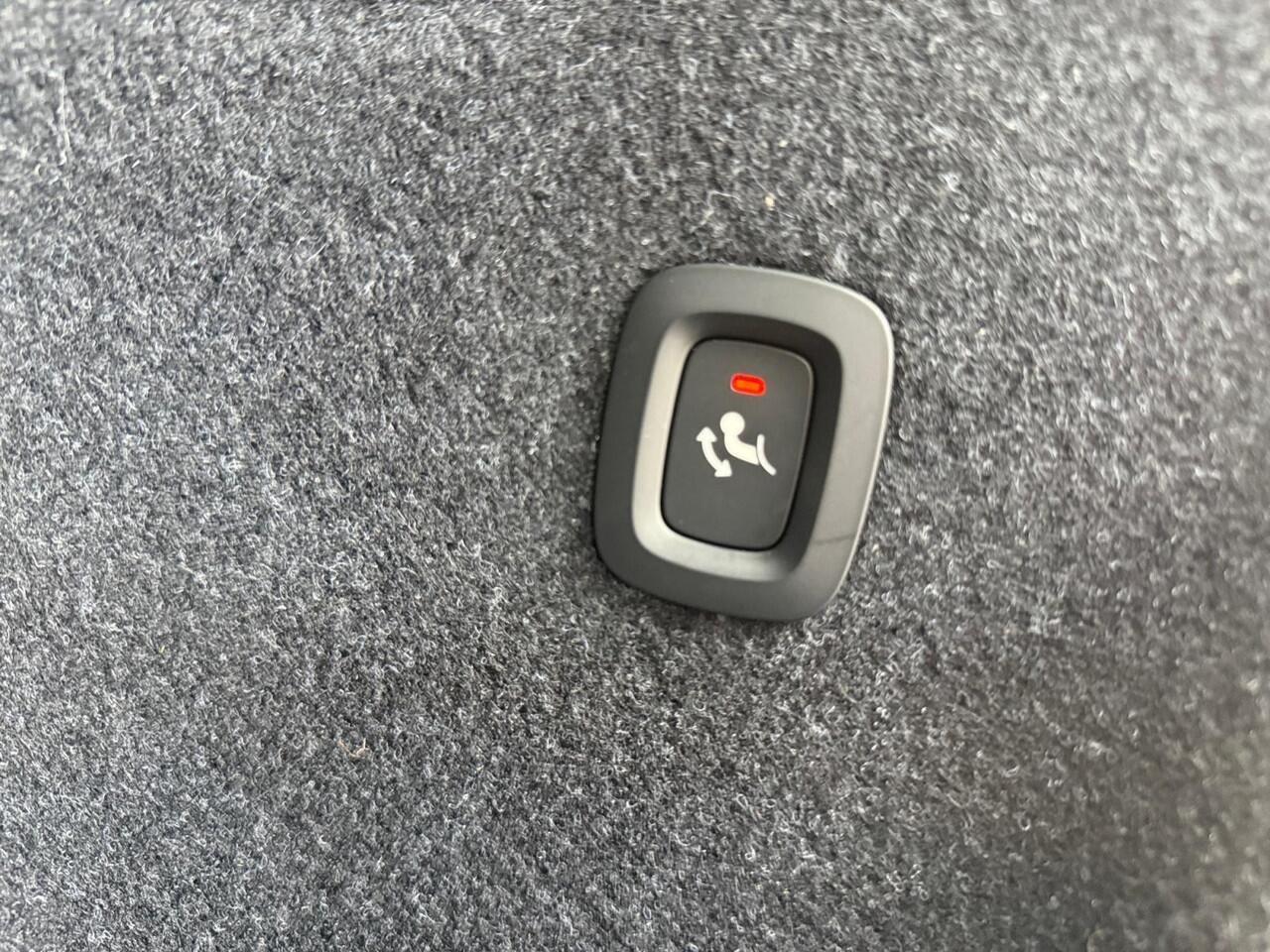 Volvo XC40 Single Motor Extended Range Plus 82 kWh | Trekhaak | Stoelverwarming | Keyless Entry | Achteruitrijcamera |