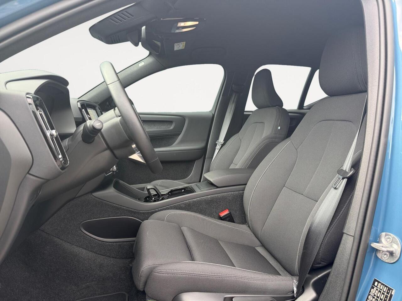 Volvo XC40 Single Motor Extended Range Plus 82 kWh | Trekhaak | Stoelverwarming | Keyless Entry | Achteruitrijcamera |