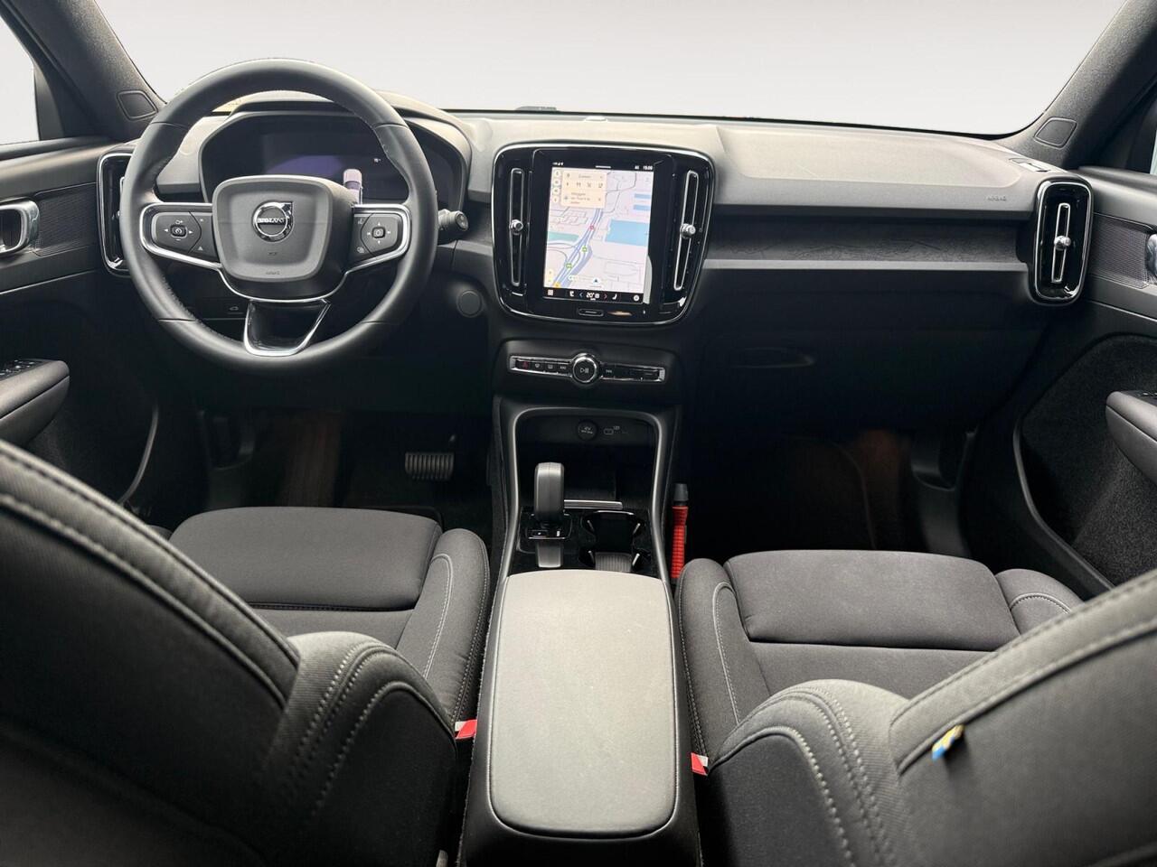 Volvo XC40 Single Motor Extended Range Plus 82 kWh | Trekhaak | Stoelverwarming | Keyless Entry | Achteruitrijcamera |