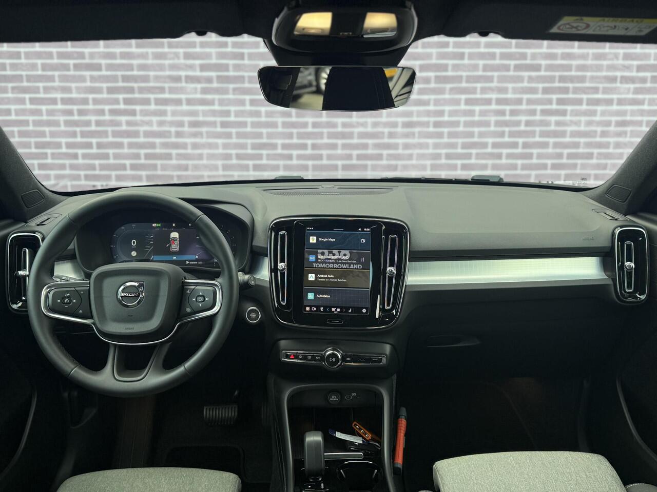 Volvo XC40 2.0 B4 Plus Dark | Trekhaak | Memory | Zitting verlengers | parkeersensoren vóór en achter | camera | Google auto | Full LED | verwarmde voorstoelen en stuurwiel | trekgewicht 2000KG! |