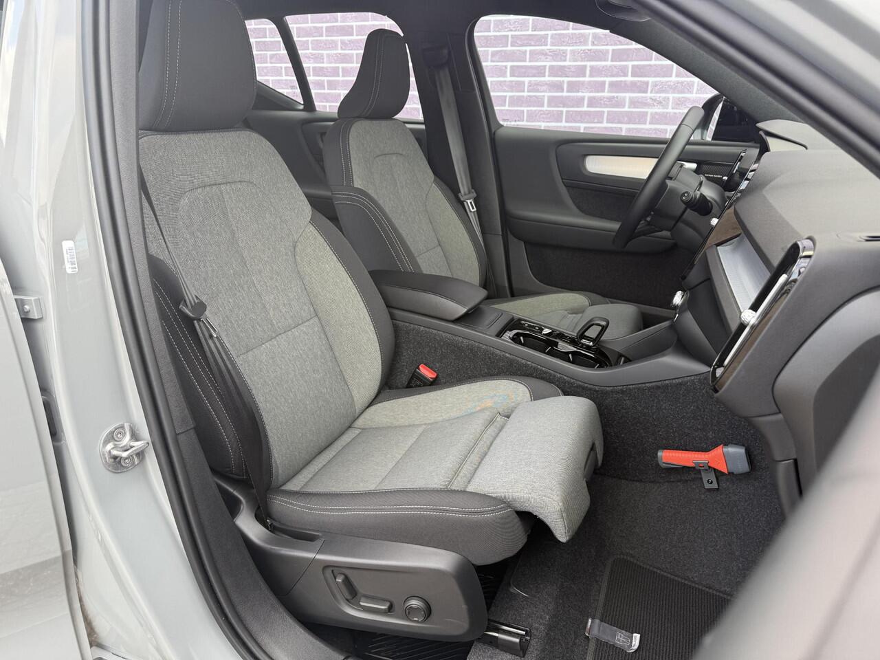 Volvo XC40 2.0 B4 Plus Dark | Trekhaak | Memory | Zitting verlengers | parkeersensoren vóór en achter | camera | Google auto | Full LED | verwarmde voorstoelen en stuurwiel | trekgewicht 2000KG! |