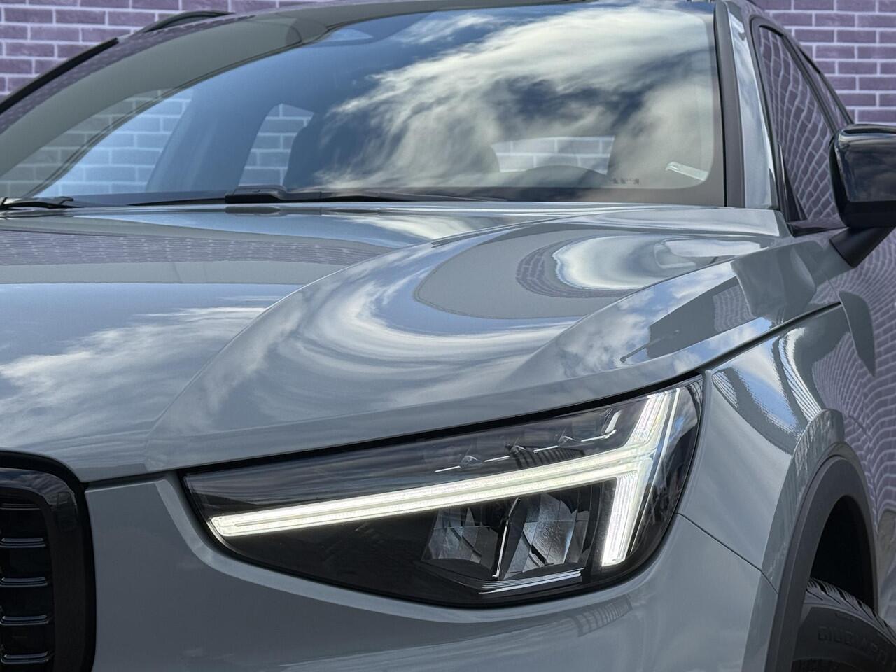 Volvo XC40 2.0 B4 Plus Dark | Trekhaak | Memory | Zitting verlengers | parkeersensoren vóór en achter | camera | Google auto | Full LED | verwarmde voorstoelen en stuurwiel | trekgewicht 2000KG! |