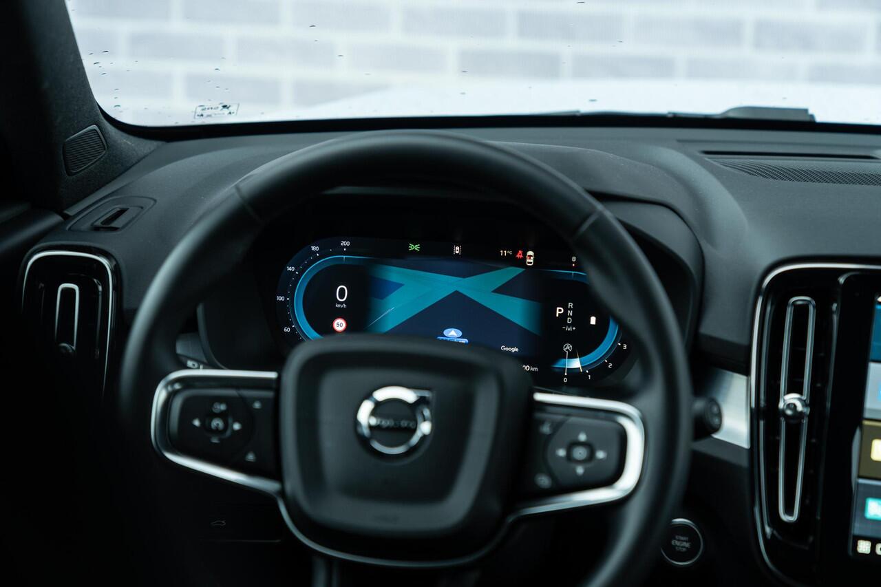 Volvo XC40 B4 Plus Dark Aut. | Trekhaak | All-seasonbanden |