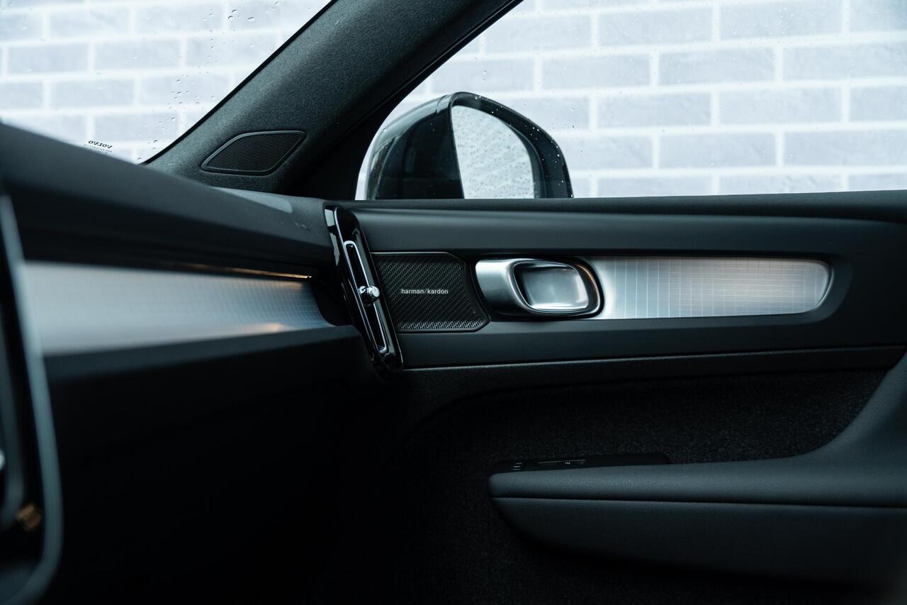 Volvo XC40 B4 Plus Dark Aut. | Trekhaak | All-seasonbanden |