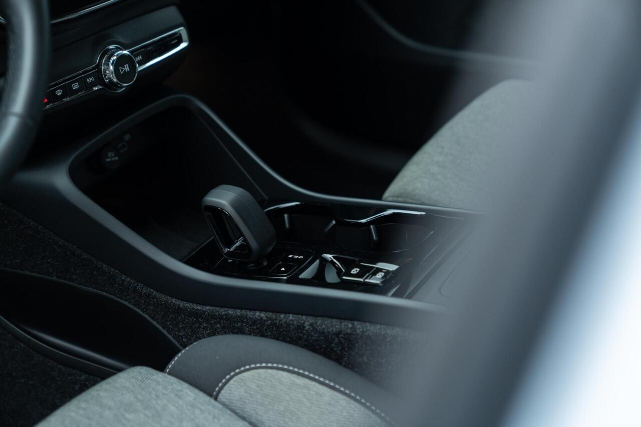 Volvo XC40 B4 Plus Dark Aut. | Trekhaak | All-seasonbanden |