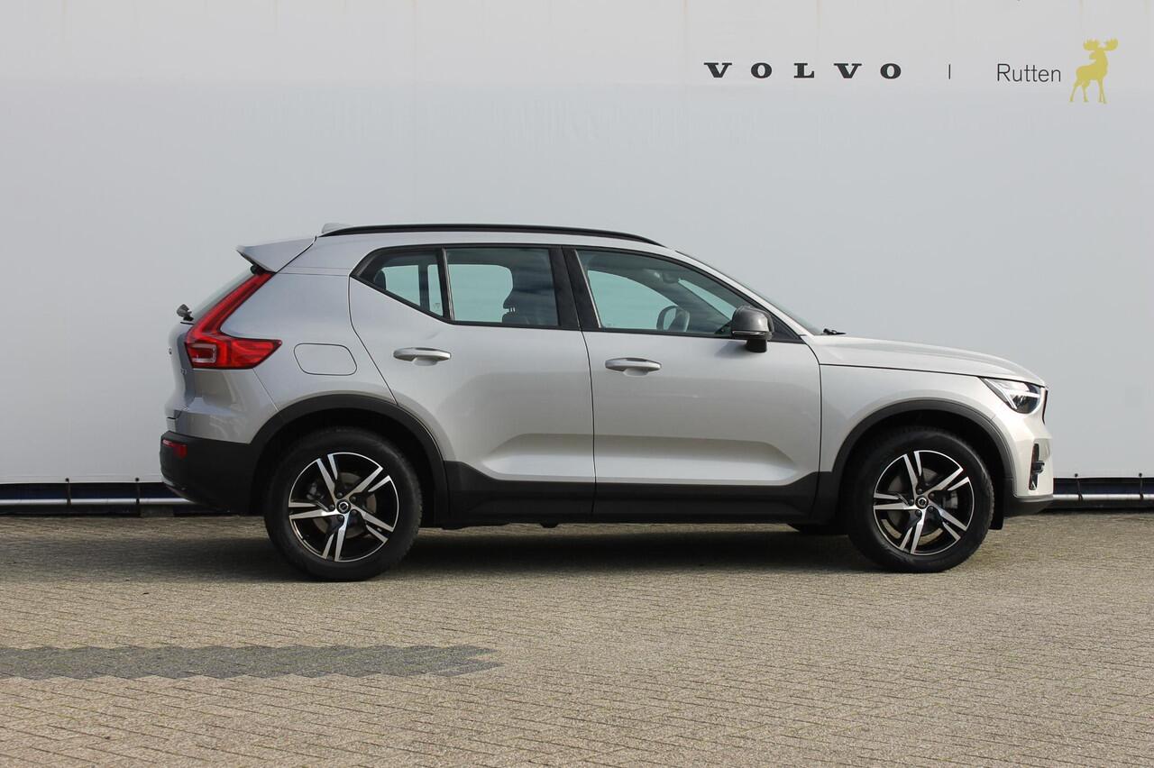 Volvo XC40 2.0 B4 Plus Dark Google Infotainment / Semi elektrisch wegklapbare trekhaak / Verwarmbare voorruit / Harman Kardon Audio installatie / Elektrisch bedienbare voorstoelen