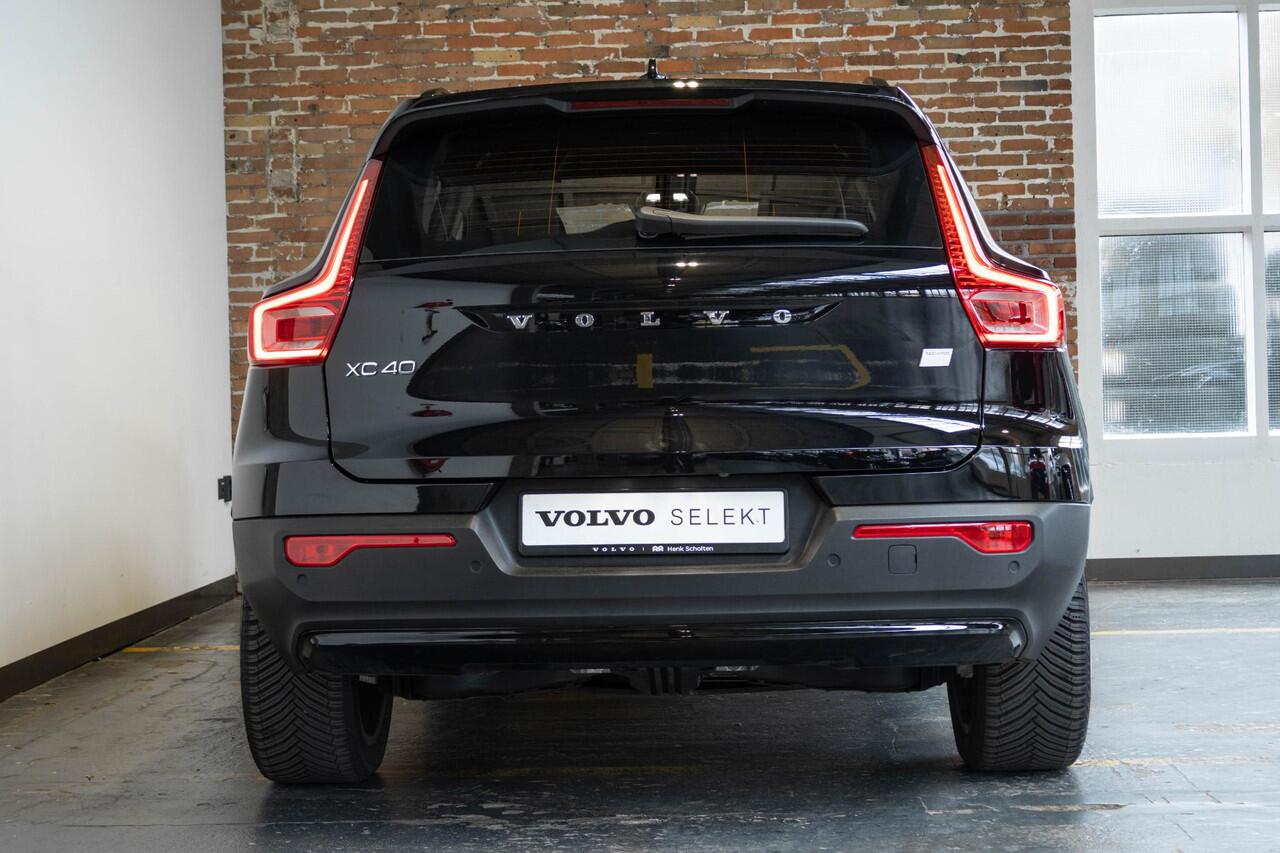 Volvo XC40 Single Motor Extended Range Plus 82 kWh | Stuur- en stoelverwarming | Wegklapbare trekhaak | Achteruitrijcamera | Adaptieve Cruise Control | Keyless Entry | Google Infotainment |