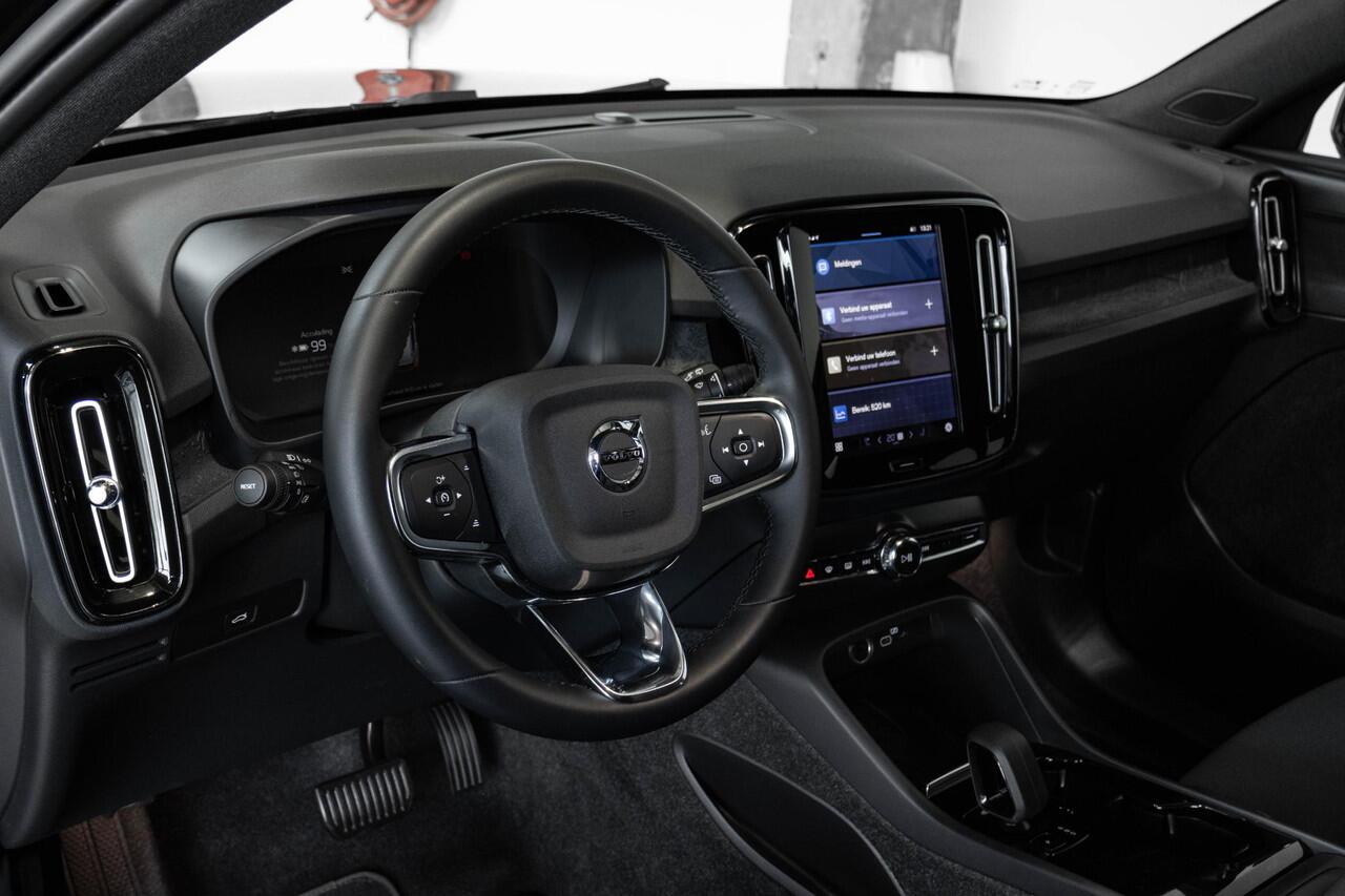 Volvo XC40 Single Motor Extended Range Plus 82 kWh | Stuur- en stoelverwarming | Wegklapbare trekhaak | Achteruitrijcamera | Adaptieve Cruise Control | Keyless Entry | Google Infotainment |