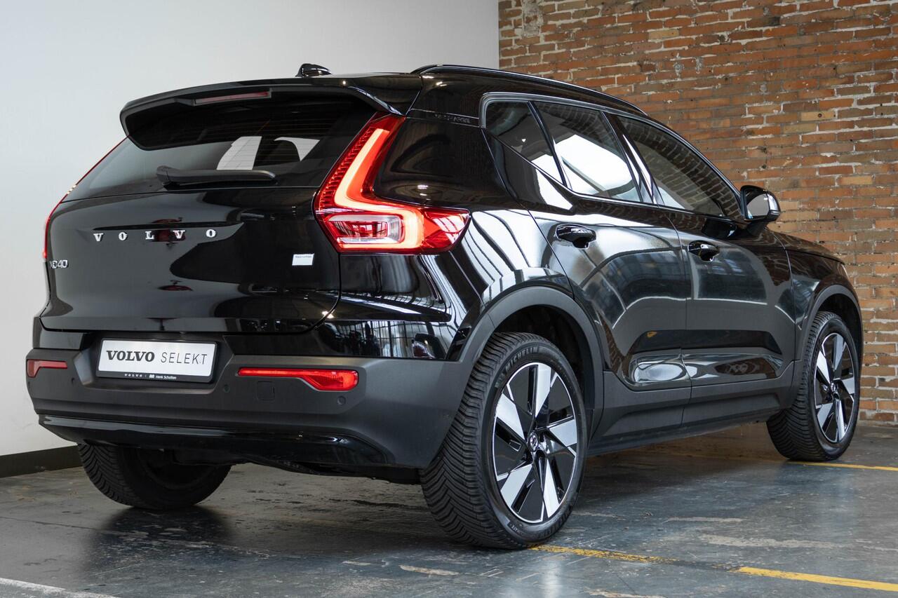 Volvo XC40 Single Motor Extended Range Plus 82 kWh | Stuur- en stoelverwarming | Wegklapbare trekhaak | Achteruitrijcamera | Adaptieve Cruise Control | Keyless Entry | Google Infotainment |