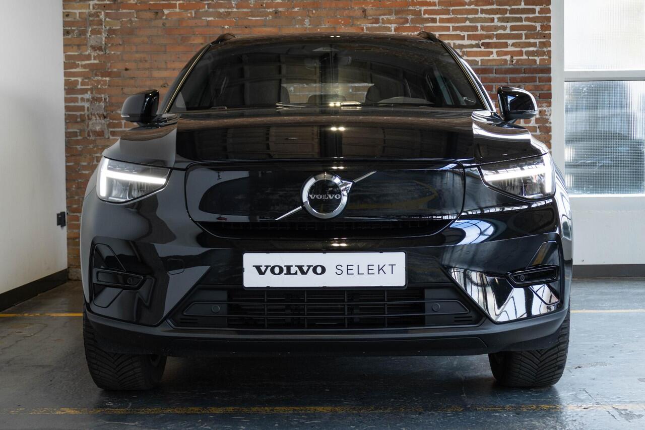 Volvo XC40 Single Motor Extended Range Plus 82 kWh | Stuur- en stoelverwarming | Wegklapbare trekhaak | Achteruitrijcamera | Adaptieve Cruise Control | Keyless Entry | Google Infotainment |