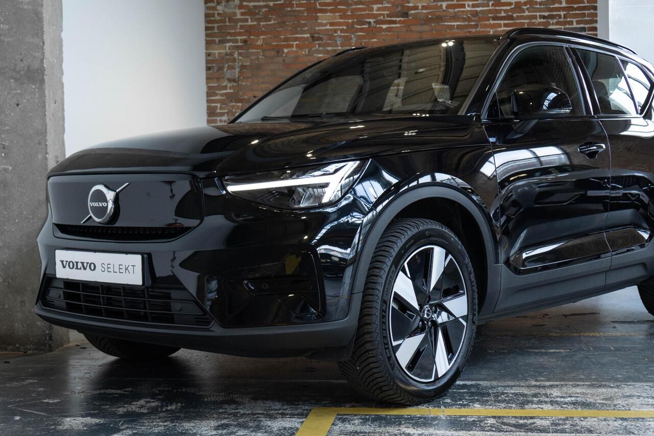 Volvo XC40 Single Motor Extended Range Plus 82 kWh | Stuur- en stoelverwarming | Wegklapbare trekhaak | Achteruitrijcamera | Adaptieve Cruise Control | Keyless Entry | Google Infotainment |