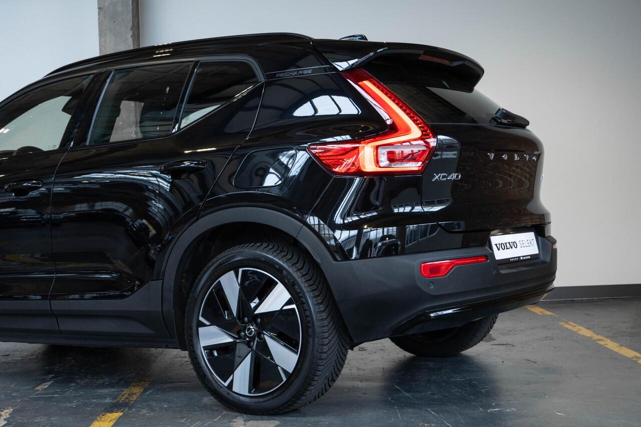 Volvo XC40 Single Motor Extended Range Plus 82 kWh | Stuur- en stoelverwarming | Wegklapbare trekhaak | Achteruitrijcamera | Adaptieve Cruise Control | Keyless Entry | Google Infotainment |