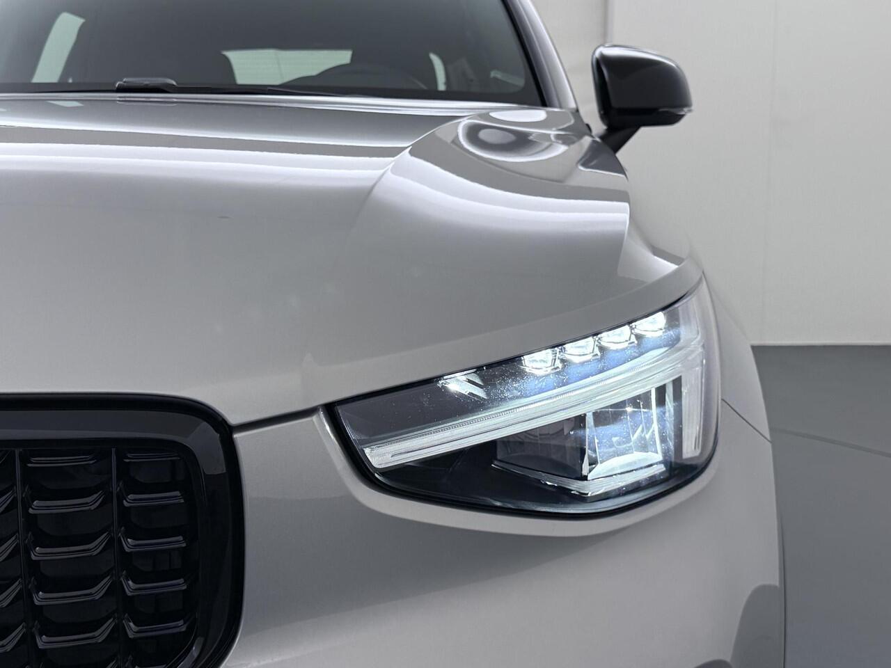 Volvo XC40 2.0 B4 Plus Dark Harman Kardon | Memory | Trekhaak | Camera | NL Auto |