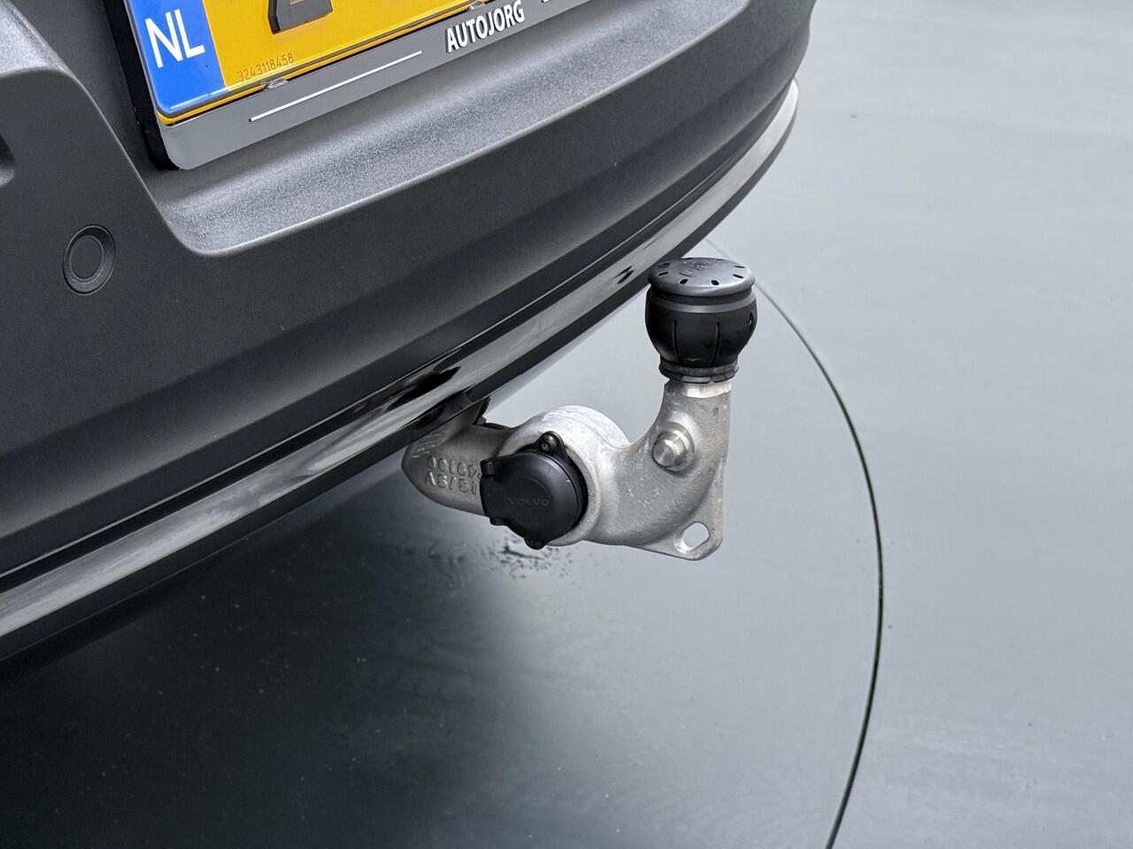 Volvo XC40 2.0 B4 Plus Dark Harman Kardon | Memory | Trekhaak | Camera | NL Auto |