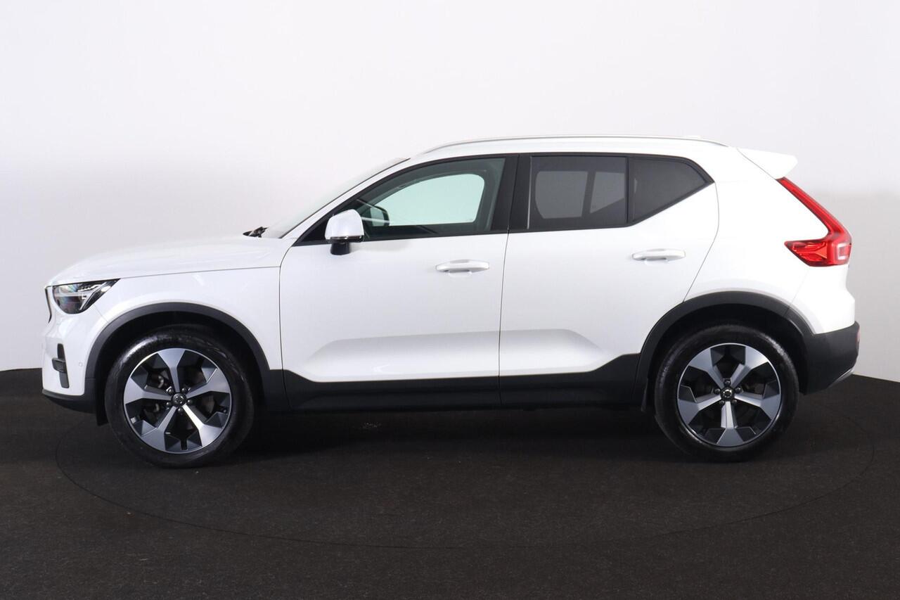 Volvo XC40 B3 Core - IntelliSafe Assist & Surround - 360º Camera - Verwarmde voorstoelen & stuur - Parkeersensoren voor & achter - Elektr. bedienb. voorstoelen met geheugen links - Draadloze tel. lader - Extra getint glas - 19' LMV