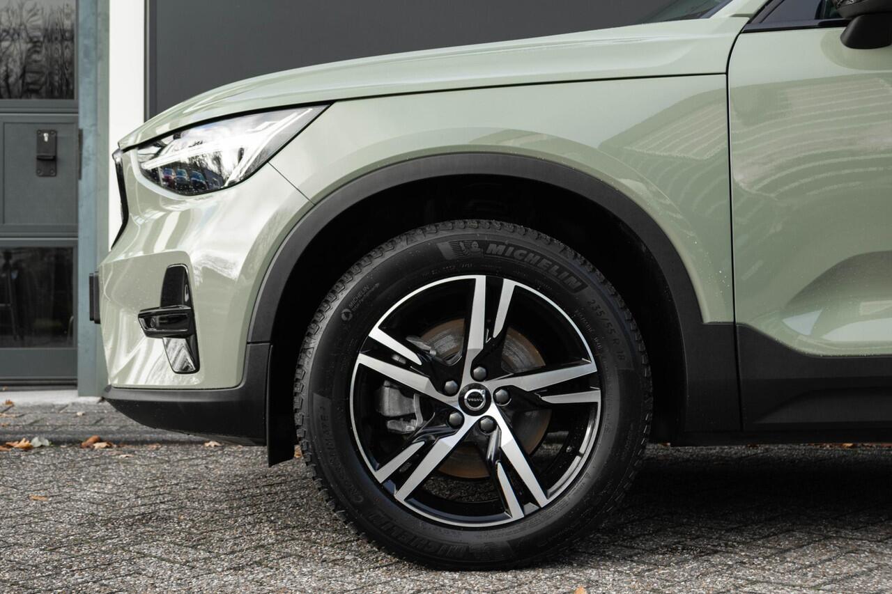 Volvo XC40 B4 Plus Dark | Verwarmbare Voorstoelen en Stuurwiel | Semi-Elektrische Trekhaak | Verwarmbare Voorruit | Premium Audio by Harman Kardon | Adaptieve Cruise Control | Park Assist