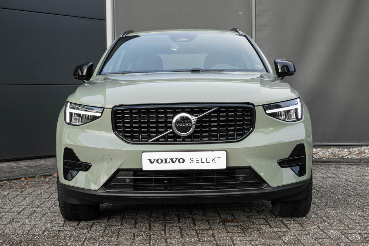 Volvo XC40 B4 Plus Dark | Verwarmbare Voorstoelen en Stuurwiel | Semi-Elektrische Trekhaak | Verwarmbare Voorruit | Premium Audio by Harman Kardon | Adaptieve Cruise Control | Park Assist
