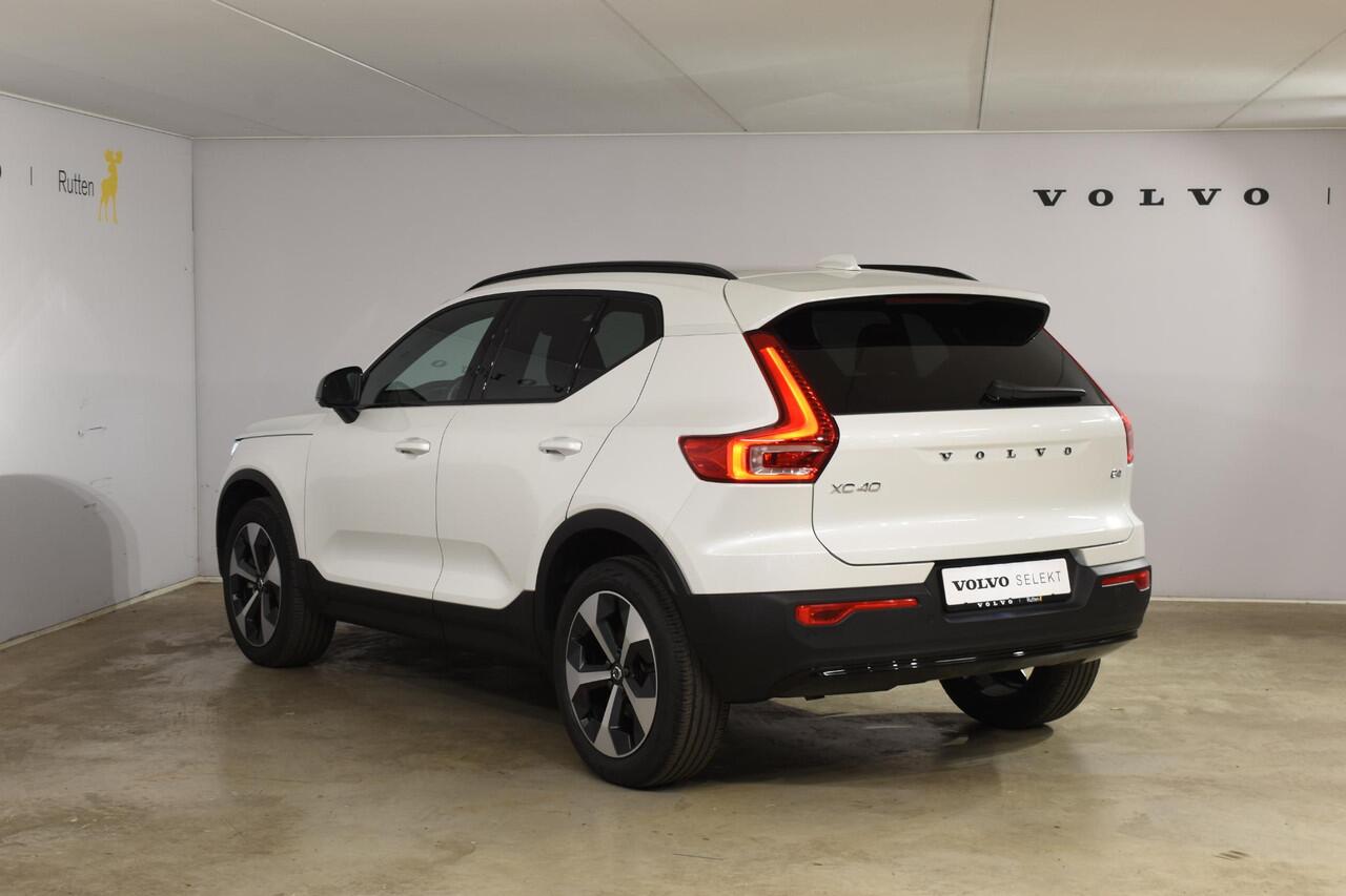 Volvo XC40 B4 211PK Automaat Plus Dark / Harman Kardon / Donker getint glas / Elektrisch bedienbare stoelen / 19''velgen / Driver assist / Microtech Nubuck / Camera achter