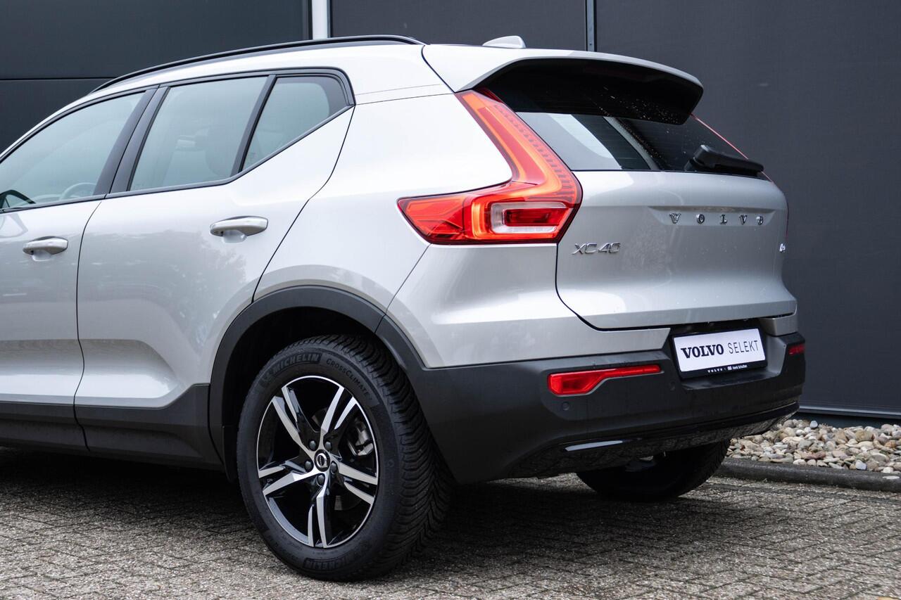 Volvo XC40 B4 Plus Dark | Verwarmbare Voorstoelen en Stuurwiel | Semi-Elektrische Trekhaak | Verwarmbare Voorruit | Premium Audio by Harman Kardon | Adaptieve Cruise Control | Park Assist