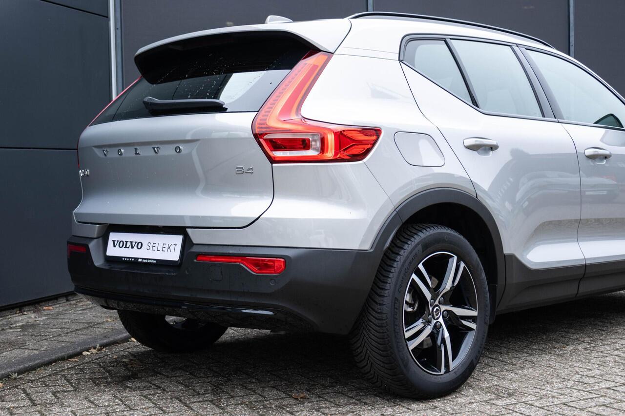 Volvo XC40 B4 Plus Dark | Verwarmbare Voorstoelen en Stuurwiel | Semi-Elektrische Trekhaak | Verwarmbare Voorruit | Premium Audio by Harman Kardon | Adaptieve Cruise Control | Park Assist