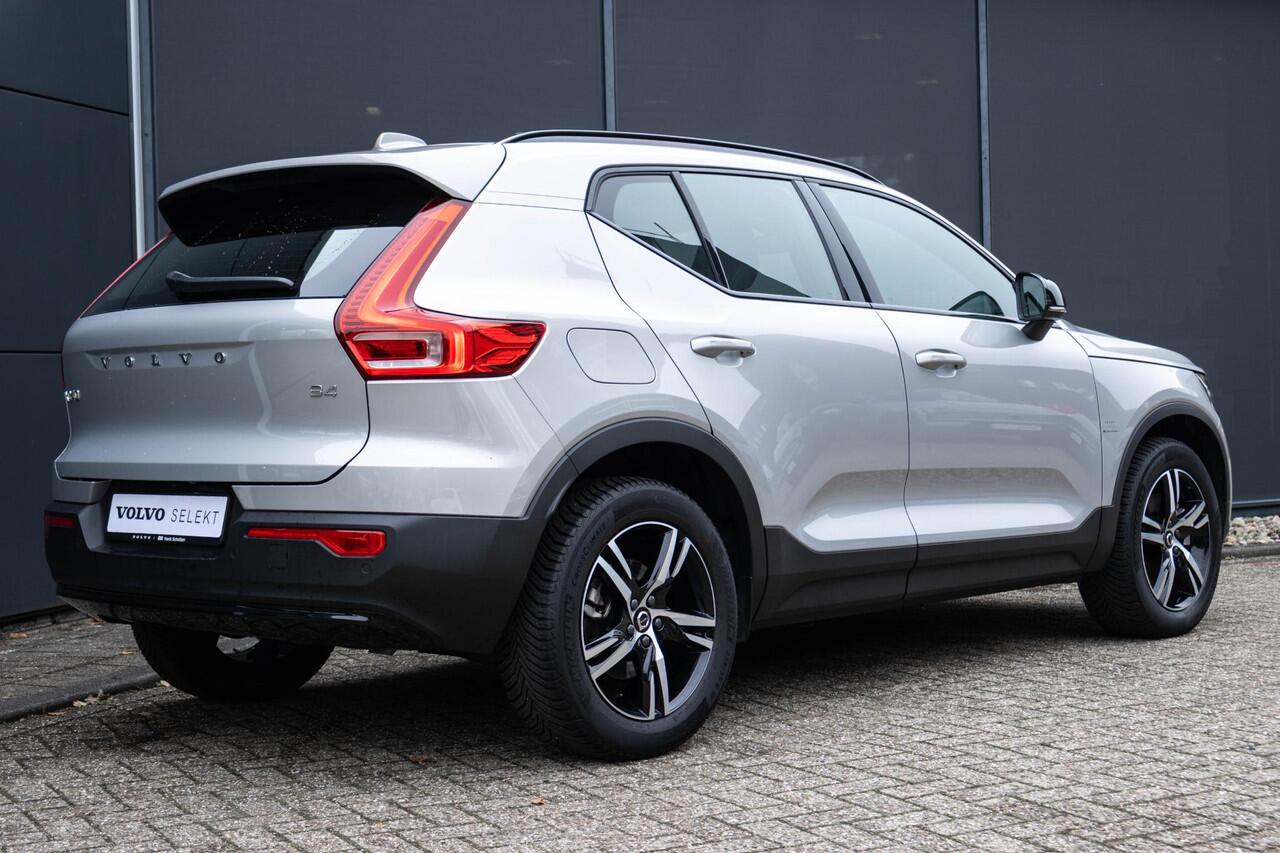 Volvo XC40 B4 Plus Dark | Verwarmbare Voorstoelen en Stuurwiel | Semi-Elektrische Trekhaak | Verwarmbare Voorruit | Premium Audio by Harman Kardon | Adaptieve Cruise Control | Park Assist