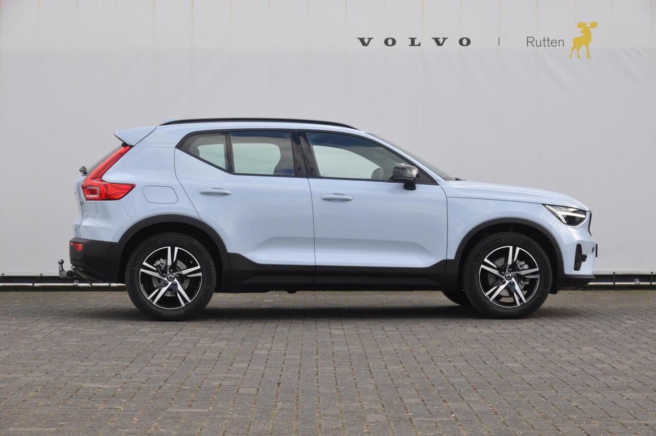 Volvo XC40 B4 211PK Automaat Plus Dark / Pilot assist / Semi-elektrisch inklapbare trekhaak / Google Services / Adaptive cruise control / Achteruitrij camera / Harman Kardon audio / Elektrisch bedienbare voorstoelen /