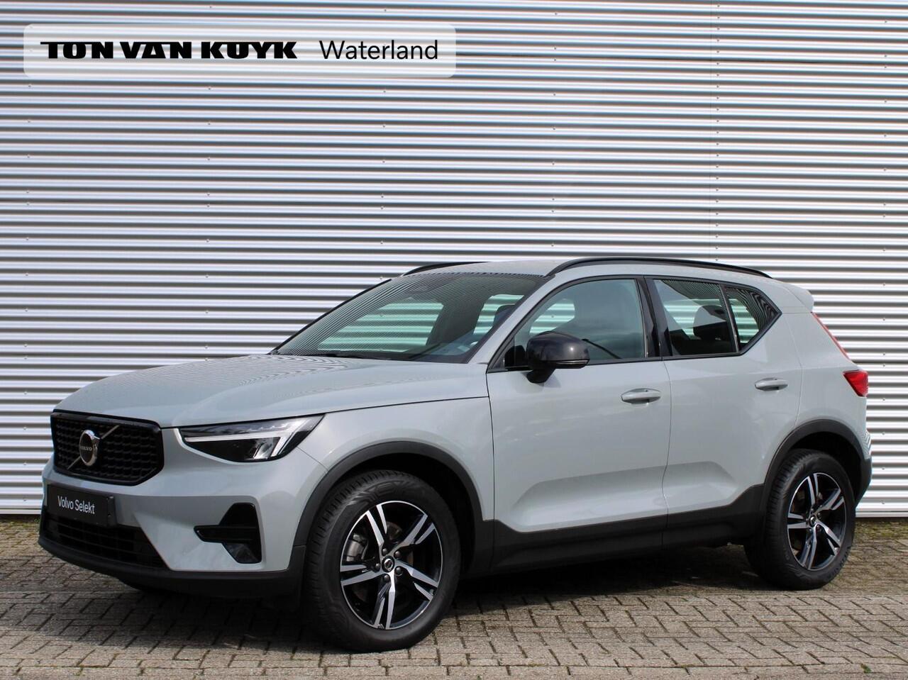 Volvo XC40 2.0 B4 Plus Dark Automaat / Harman Kardon audio / Trekhaak / Elektr. bed. stoelen / Verwarmd voorruit