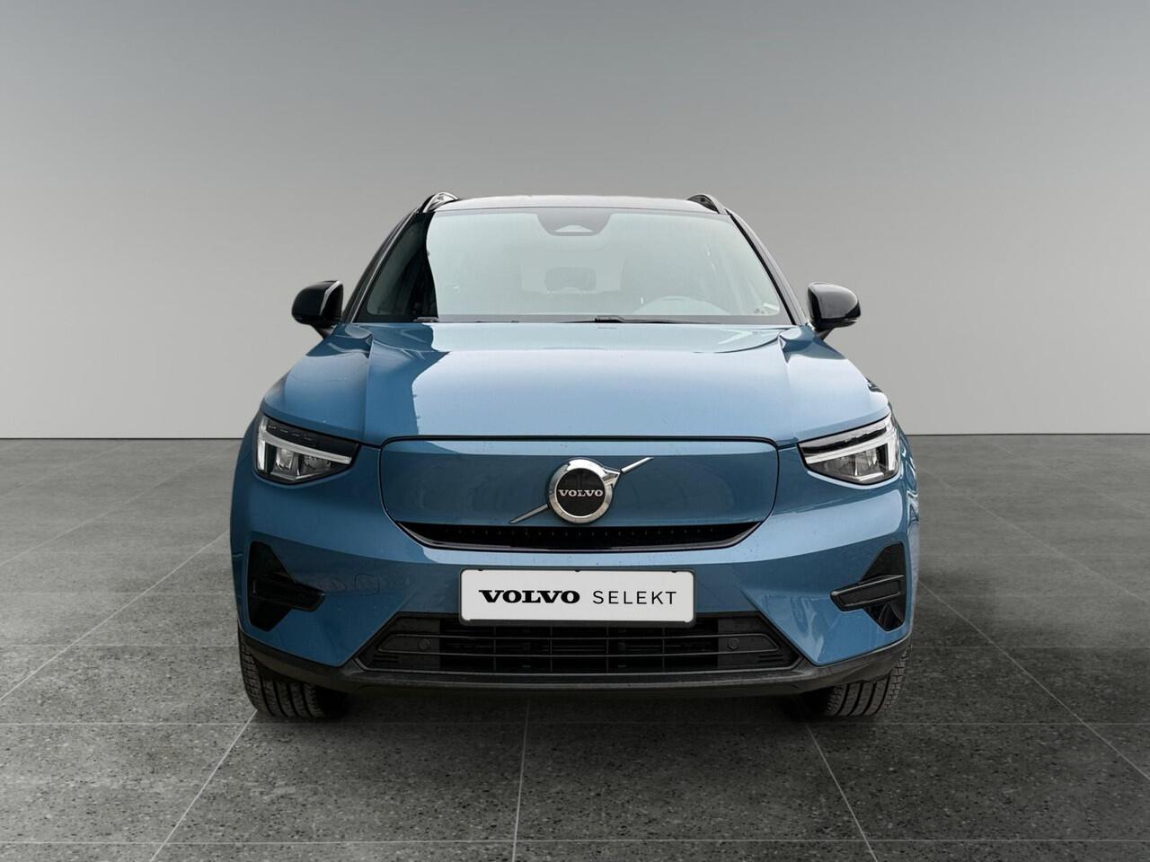 Volvo XC40 Single Motor Extended Range Plus 82 kWh | Stoelverwarming | Pilot Assist | achteruitrijcamera | Keyless Entry |