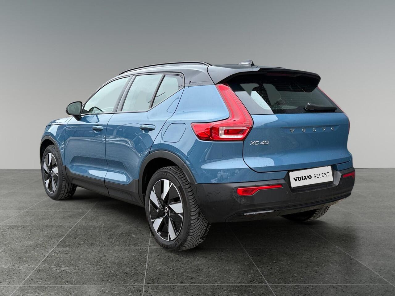 Volvo XC40 Single Motor Extended Range Plus 82 kWh | Stoelverwarming | Pilot Assist | achteruitrijcamera | Keyless Entry |