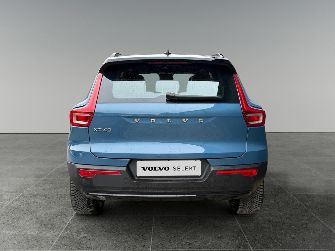 Volvo XC40 Single Motor Extended Range Plus 82 kWh | Stoelverwarming | Pilot Assist | achteruitrijcamera | Keyless Entry |