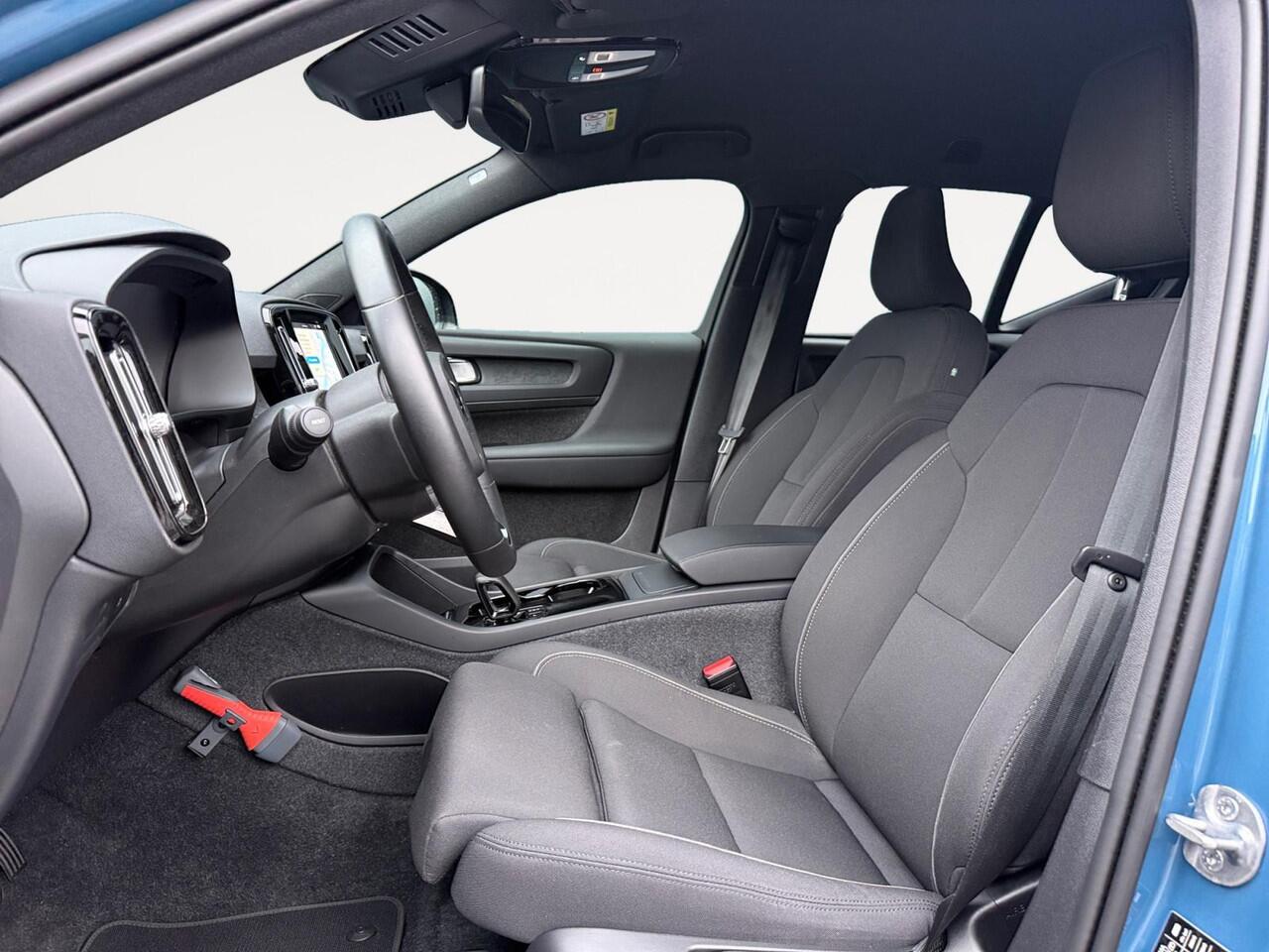 Volvo XC40 Single Motor Extended Range Plus 82 kWh | Stoelverwarming | Pilot Assist | achteruitrijcamera | Keyless Entry |