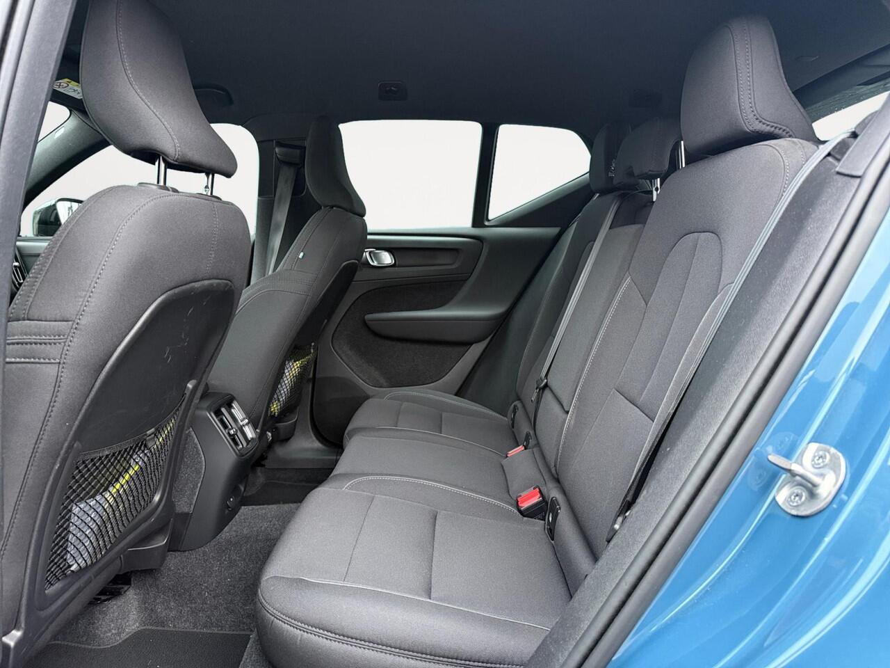 Volvo XC40 Single Motor Extended Range Plus 82 kWh | Stoelverwarming | Pilot Assist | achteruitrijcamera | Keyless Entry |