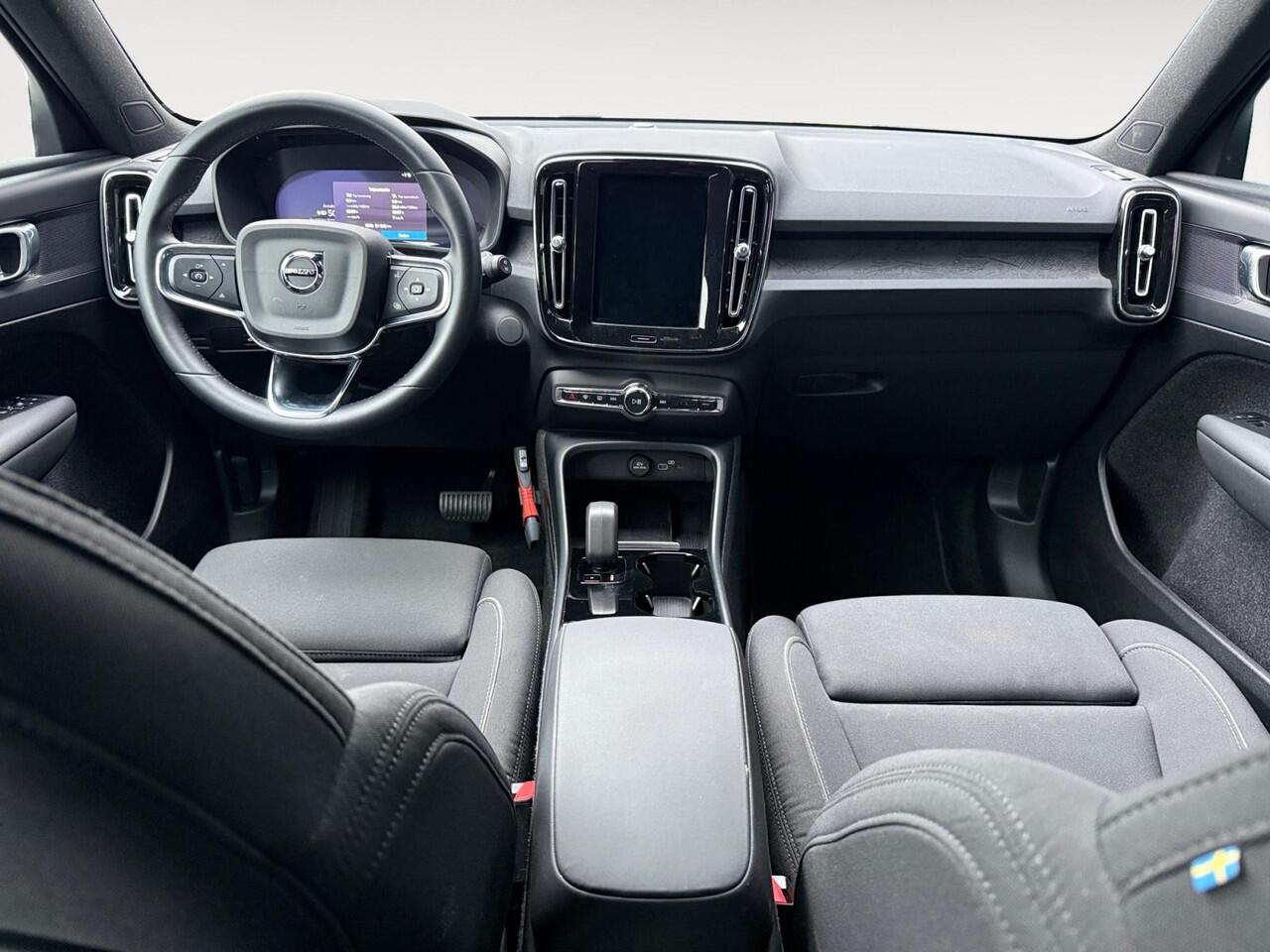 Volvo XC40 Single Motor Extended Range Plus 82 kWh | Stoelverwarming | Pilot Assist | achteruitrijcamera | Keyless Entry |