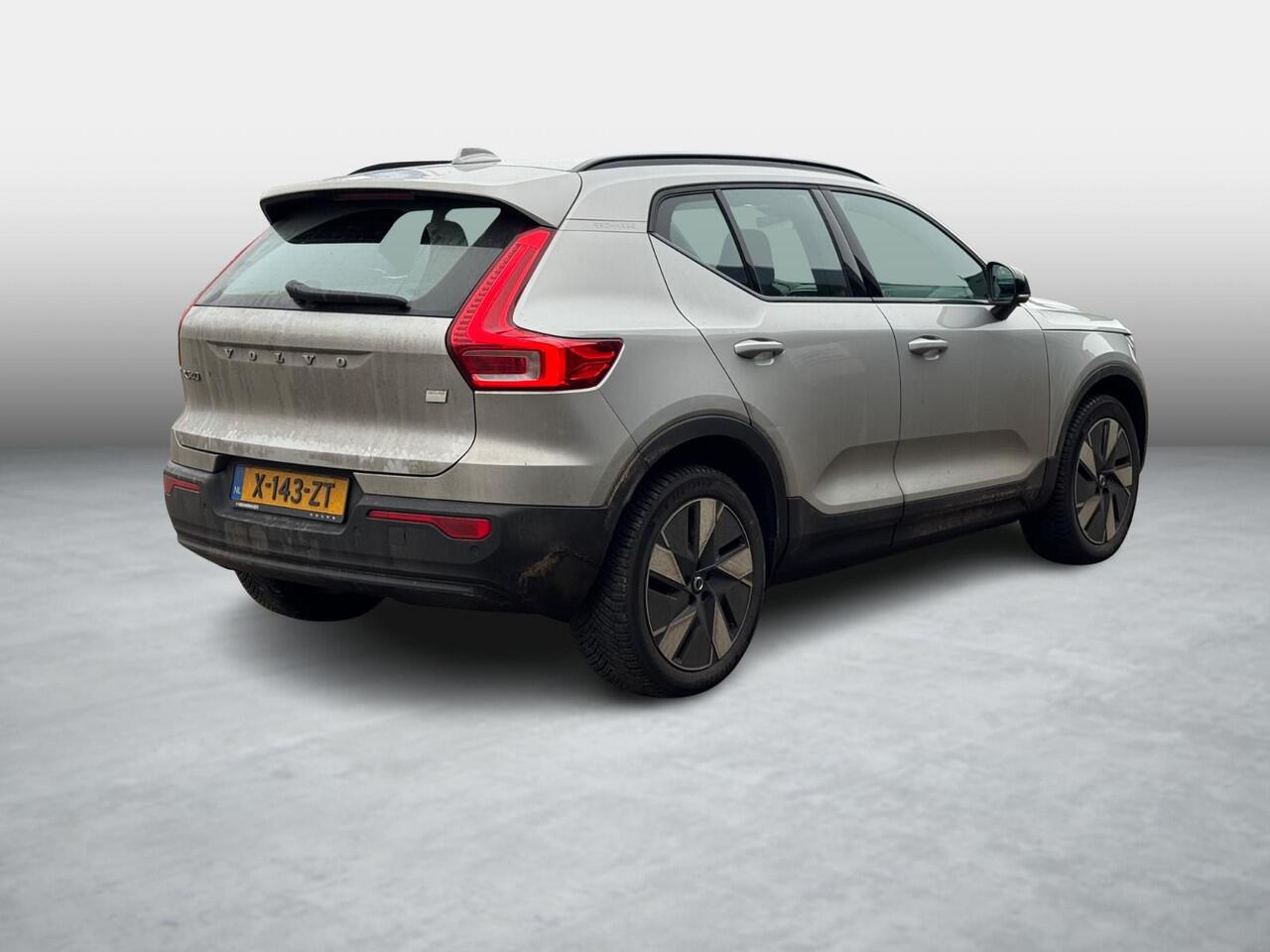 Volvo XC40 Single Motor 69 kWh Essential | Navigatie | Apple Carplay | Android Auto | Achteruitrijcamera | Parkeersensoren | Lichtmetalen Velgen 19 inch | Cruise Control | Climate Control