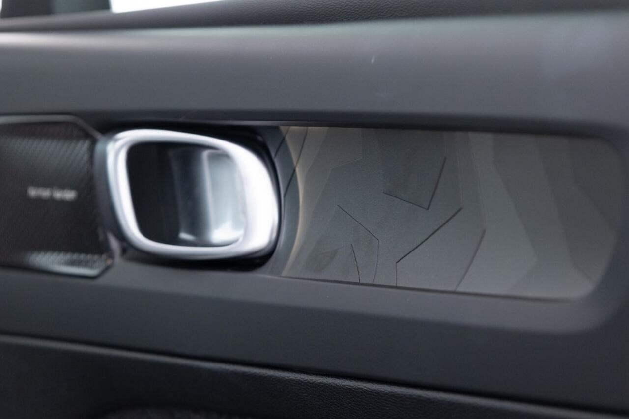 Volvo XC40 Entended Range Ultimate 82 kWh | PANORAMADAK | harman/kardon | 360 Camera