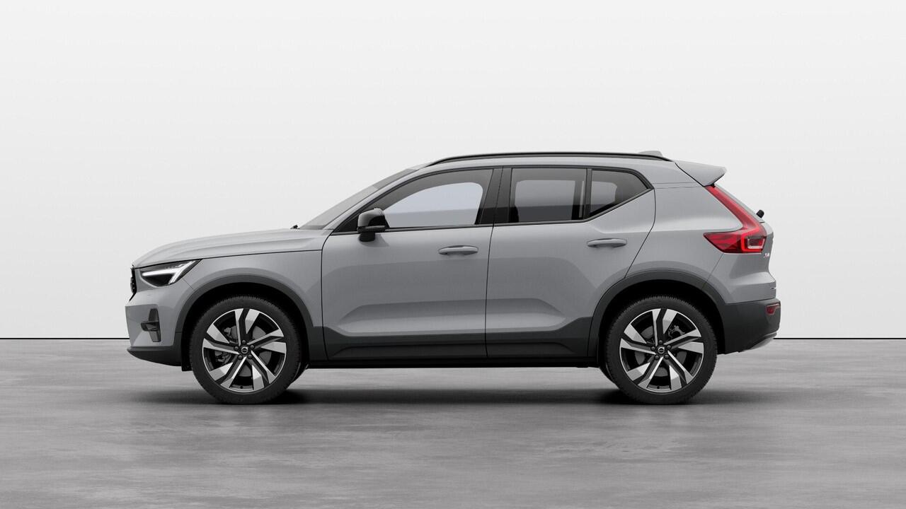 Volvo XC40 B4 211PK Automaat Plus Dark / Lighting Pack / Pixel led / 20'' Velgen / Donker getint glas