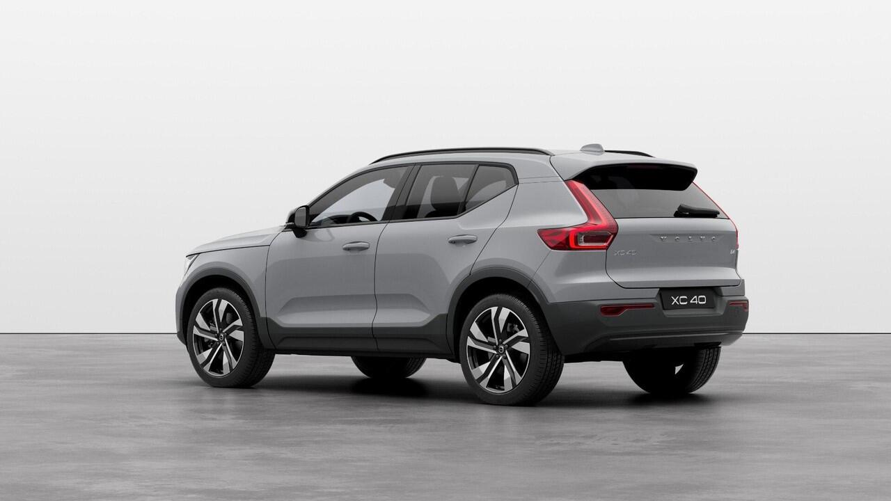 Volvo XC40 B4 211PK Automaat Plus Dark / Lighting Pack / Pixel led / 20'' Velgen / Donker getint glas