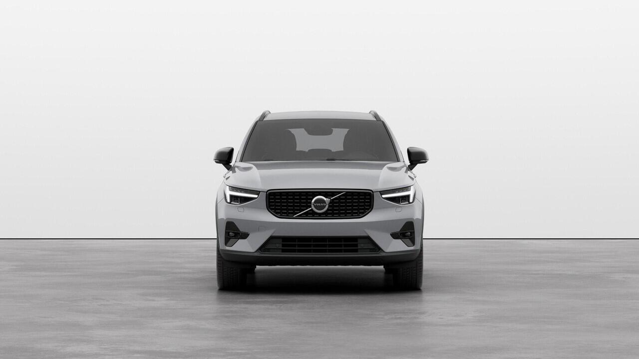 Volvo XC40 B4 211PK Automaat Plus Dark / Lighting Pack / Pixel led / 20'' Velgen / Donker getint glas