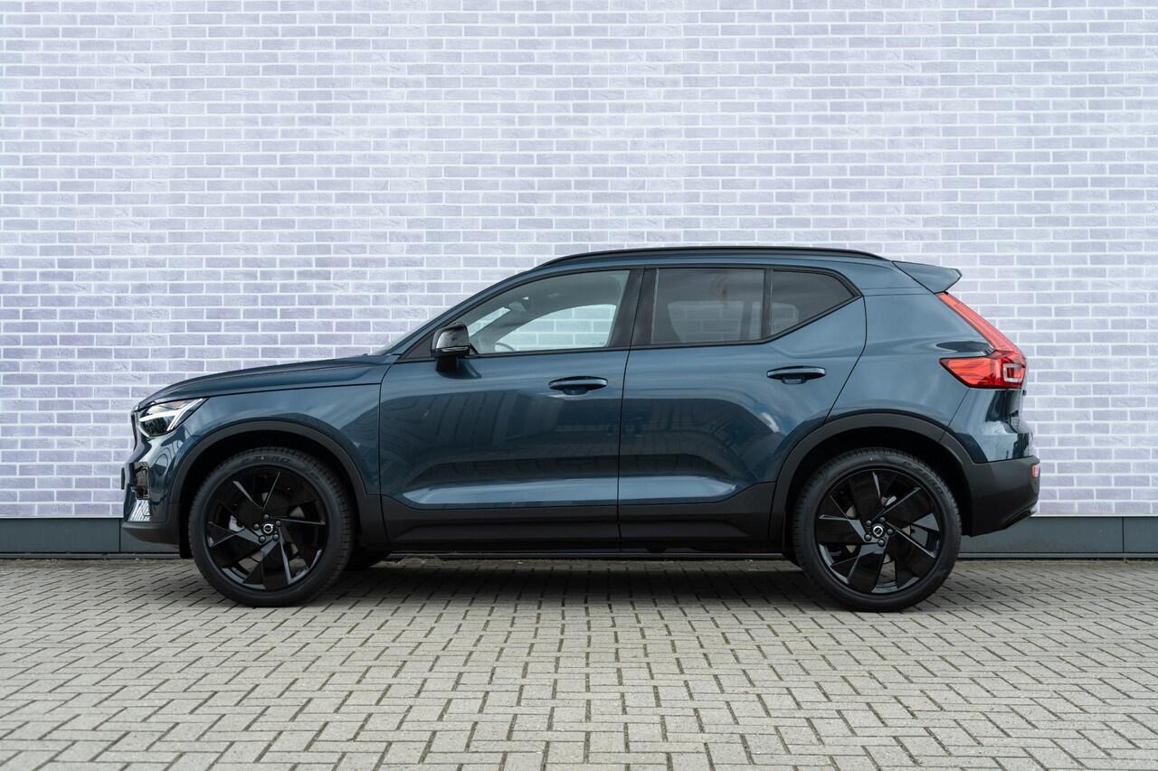 Volvo XC40 B4 Plus Black Edition 197 pk | Op voorraad | Extra getint glas | 20" velgen | Connect suède-textiel/Microtech-bekleding | Google Maps en Google Play Store