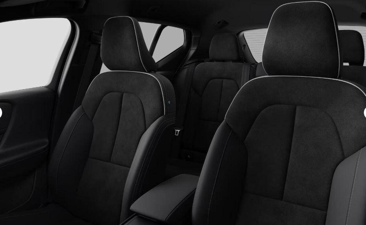 Volvo XC40 B4 211PK Automaat Plus Dark / Extra getint glas achter / Climate pack / Connect Nubuck bekleding
