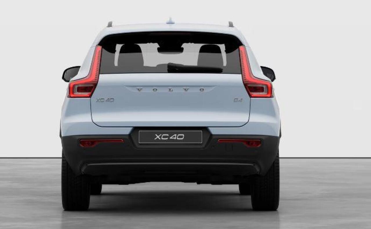 Volvo XC40 B4 211PK Automaat Plus Dark / Extra getint glas achter / Climate pack / Connect Nubuck bekleding