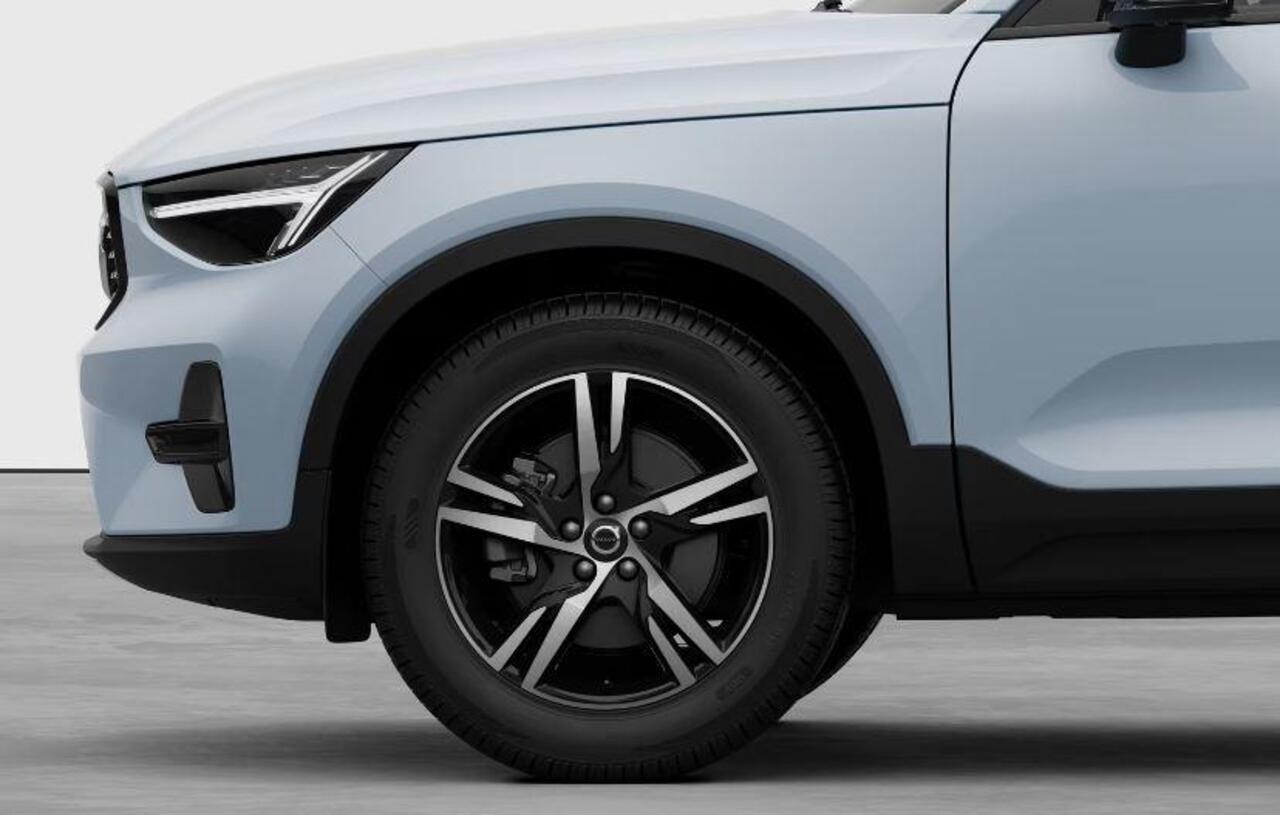 Volvo XC40 B4 211PK Automaat Plus Dark / Extra getint glas achter / Climate pack / Connect Nubuck bekleding