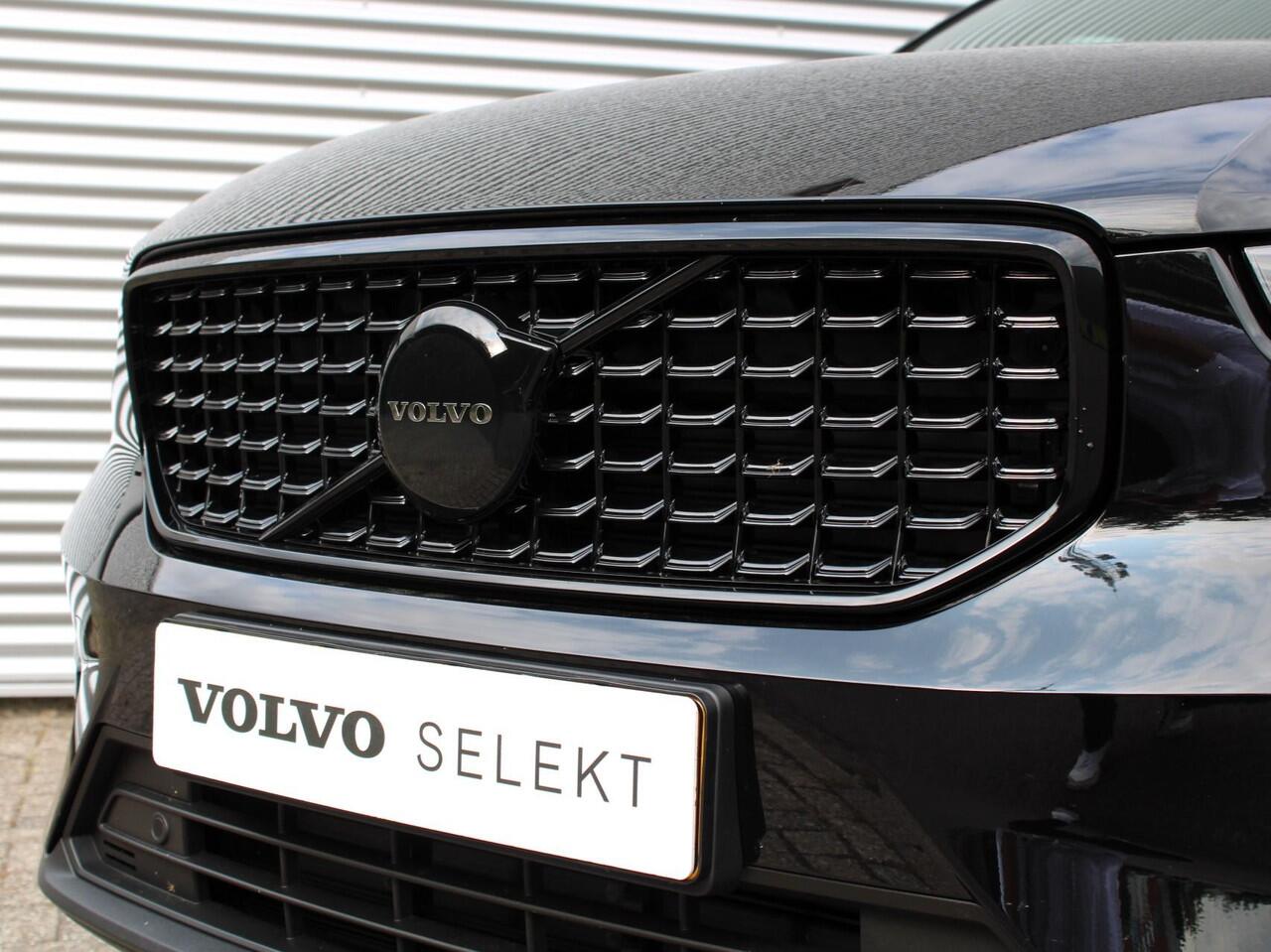 Volvo XC40 2.0 B4 Plus Black Edition Automaat / Panoramadak / Microtech Nubuck bekleding / Privacy Glass / Harman Kardon