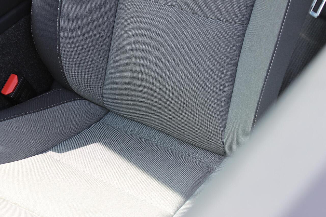 Volvo XC40 B4 211PK Automaat Plus Dark Google Infotainment / Verwarmbare voorruit / Semi elektrisch wegklapbare trekhaak / Elektrisch verstelbare voorstoelen met geheugen op de bestuurdersstoel