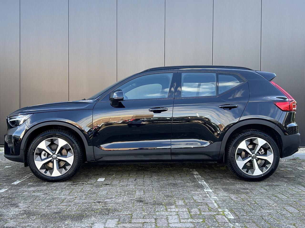 Volvo XC40 2.0 B4 Plus Dark Elektr. Stoelverstelling / Harman Kardon audio / park assist camera / Trekhaak / Keyless Drive / All season banden