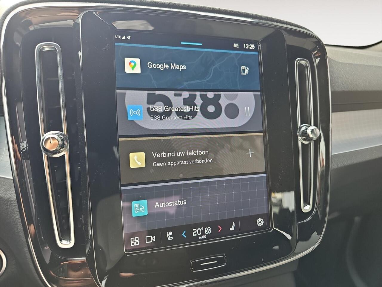 Volvo XC40 2.0 B4 Plus Dark | Trekhaak | Verwarmbare voorruit | Keyless Entry | Stoelverwarming |