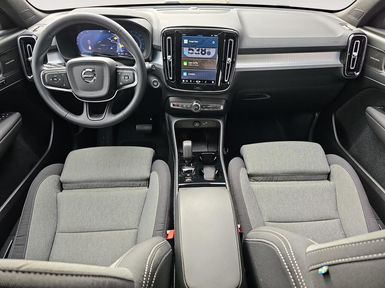 Volvo XC40 2.0 B4 Plus Dark | Trekhaak | Verwarmbare voorruit | Keyless Entry | Stoelverwarming |