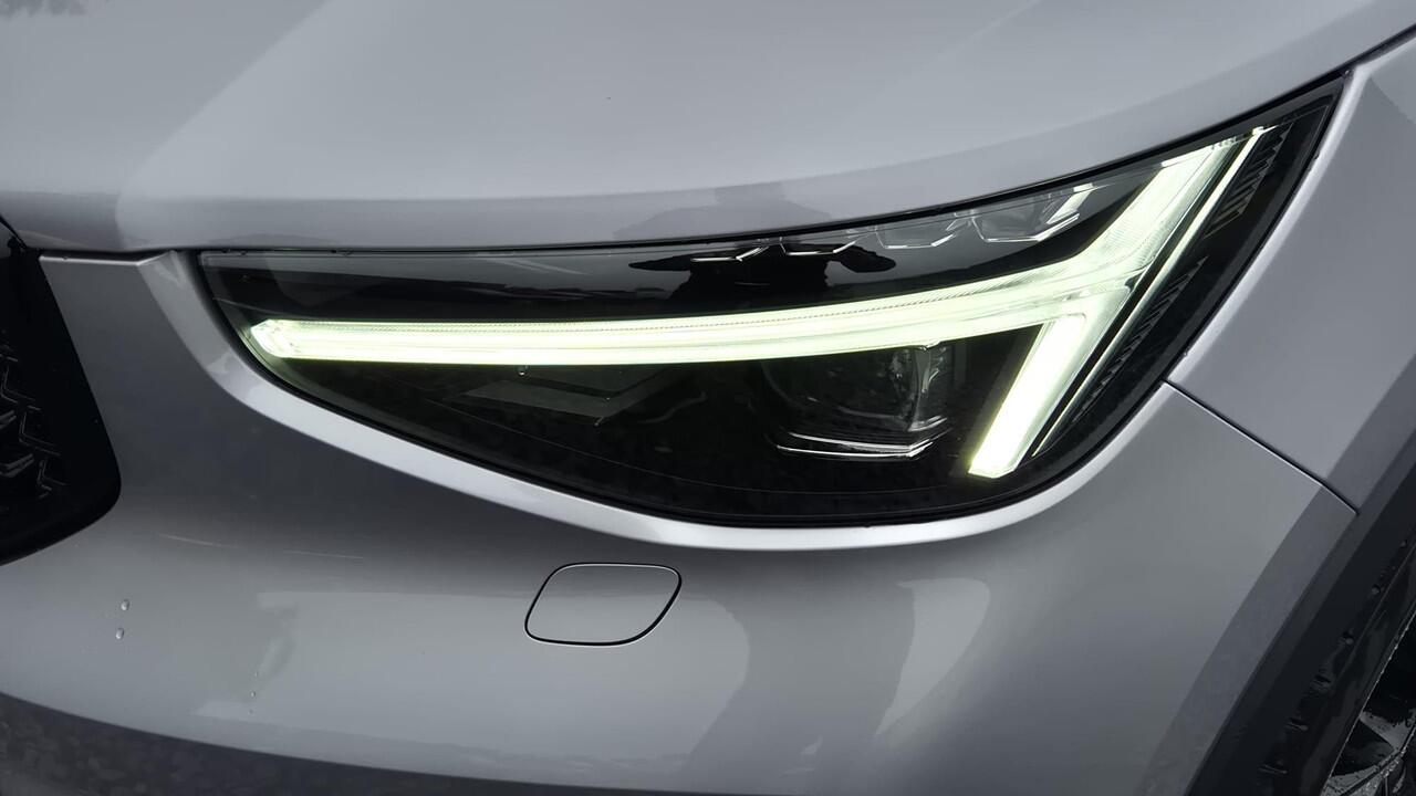 Volvo XC40 2.0 B3 Ultra Dark MY 2026 - 21" Wielen - Panorama dak - Lighting - I H K Audio - 360 Cam - Alarm - Climate - Privacy Glass - R980 Interieur