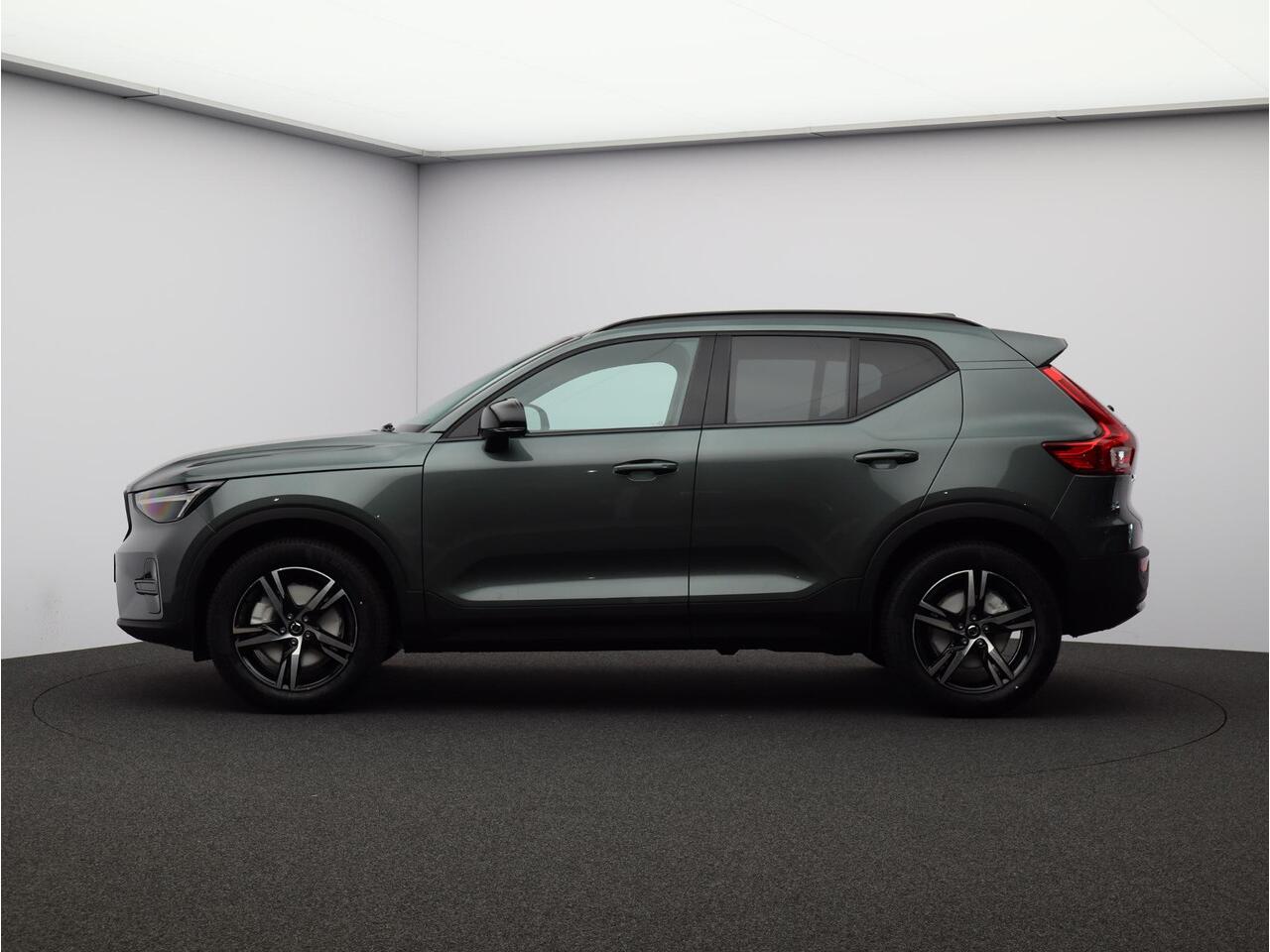 Volvo XC40 2.0 B4 Plus Dark / Panoramadak / Nubuck Bekleding / Harman Kardon / Stoel+Stuurverwarming / Getint Glas / Adaptive Cruise / BLIS /