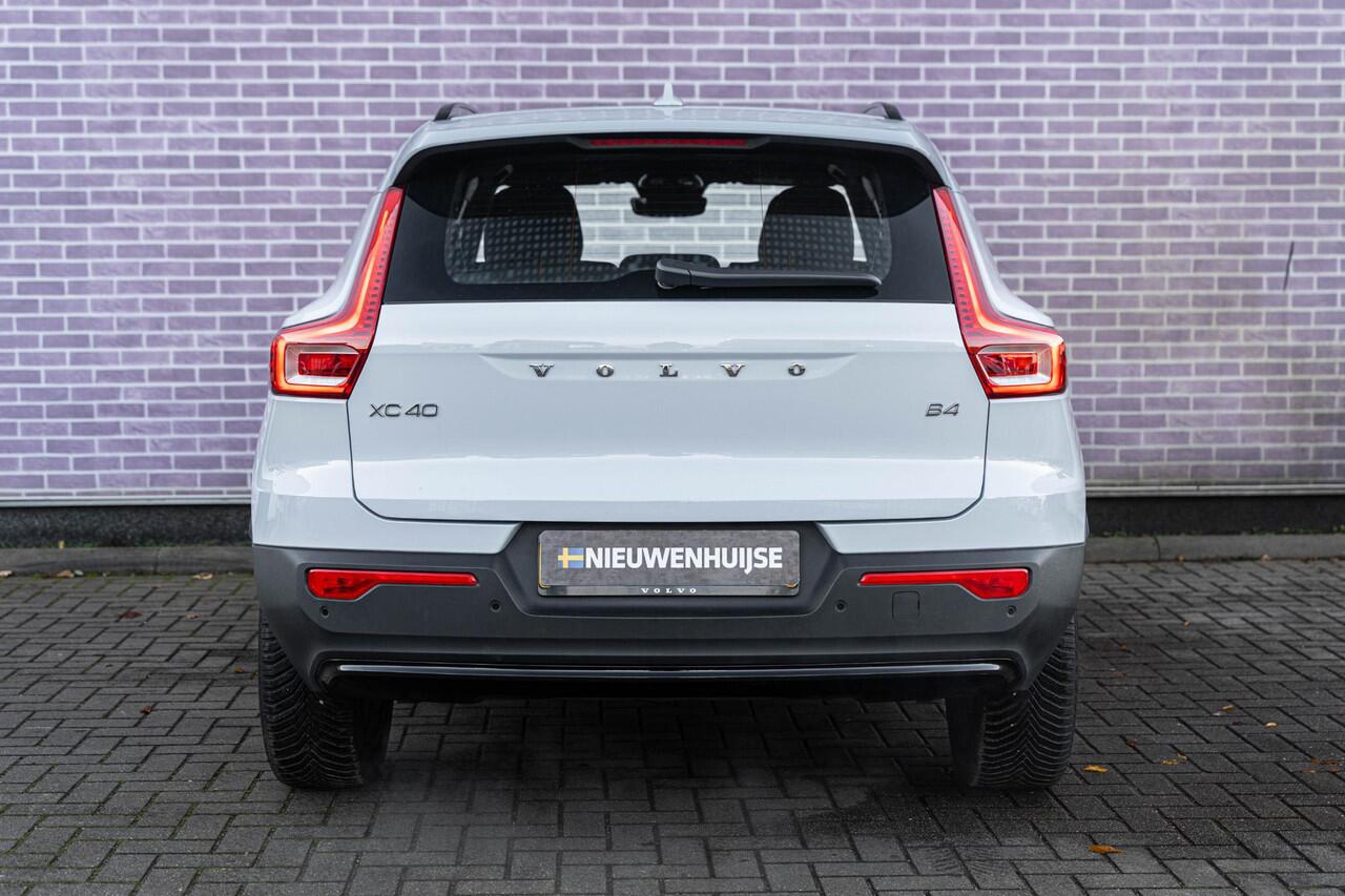 Volvo XC40 2.0 B4 Plus Dark | Adaptieve Cruise Control | Trekhaak | Elektrische stoelverstelling | Stoel + stuurverwarming | Harman Kardon audio | Verwarmbare Voorruit | Dodehoekdetectie | Carplay |